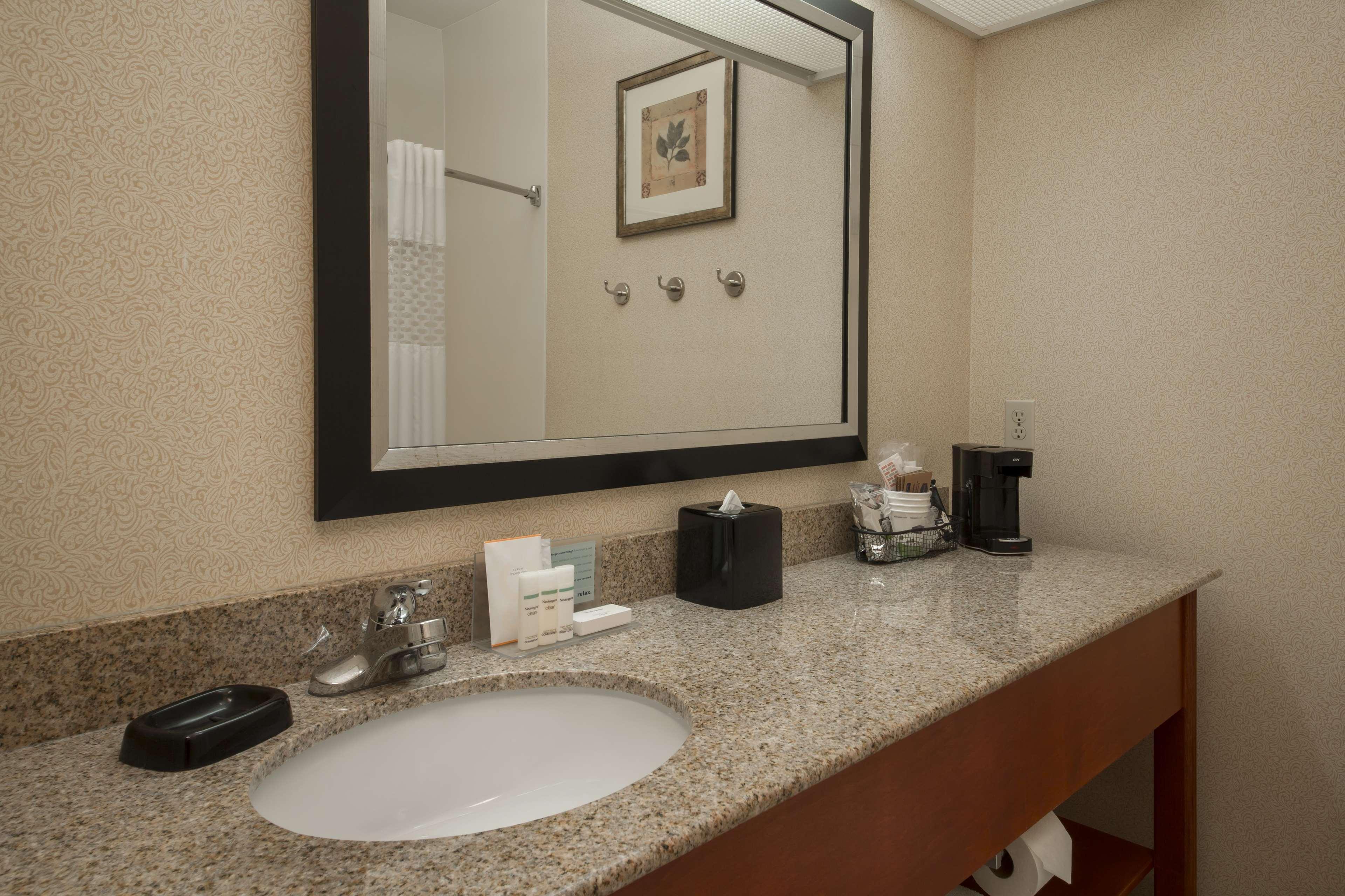 Hampton Inn Трейси Екстериор снимка