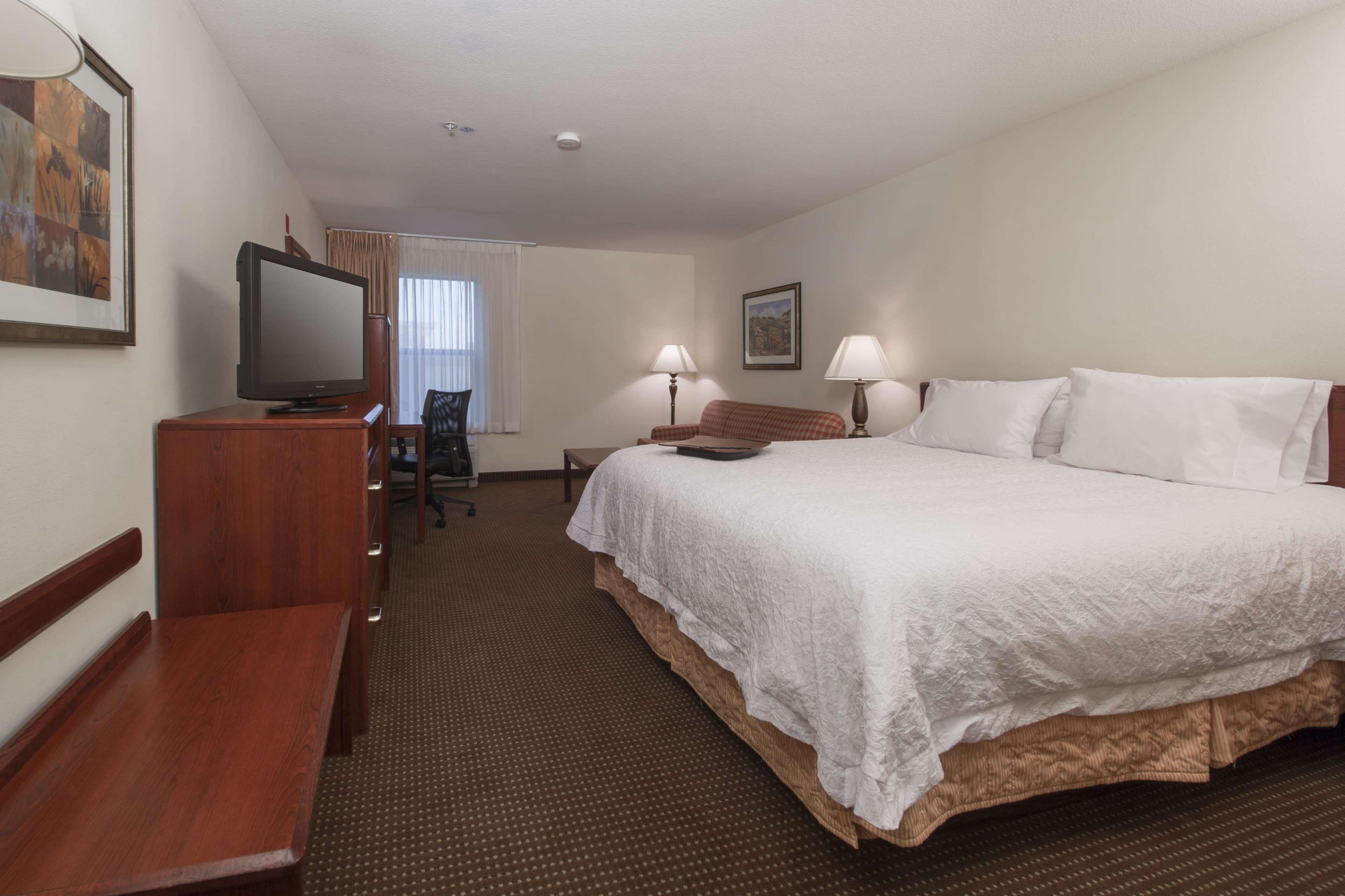 Hampton Inn Трейси Екстериор снимка