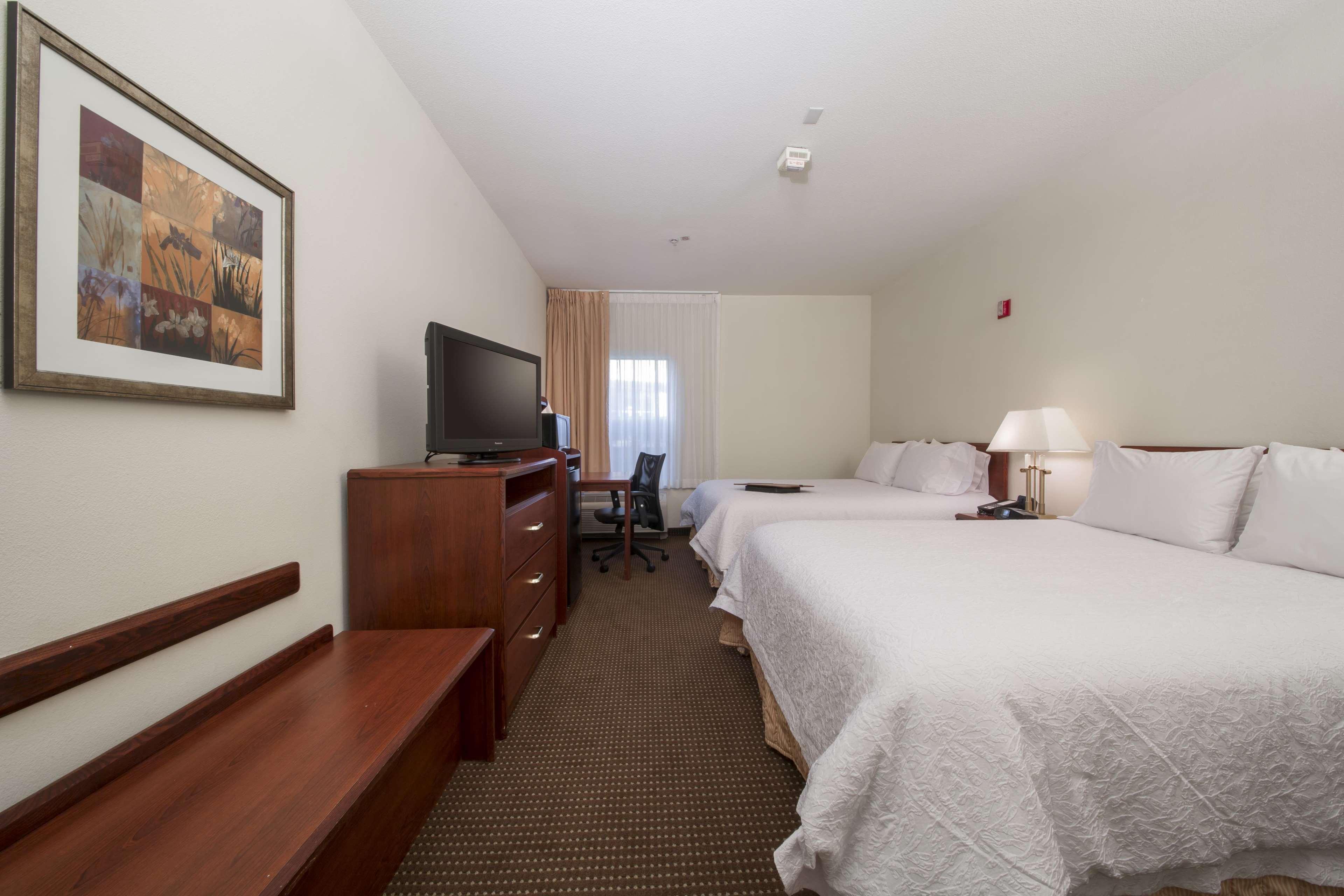 Hampton Inn Трейси Екстериор снимка
