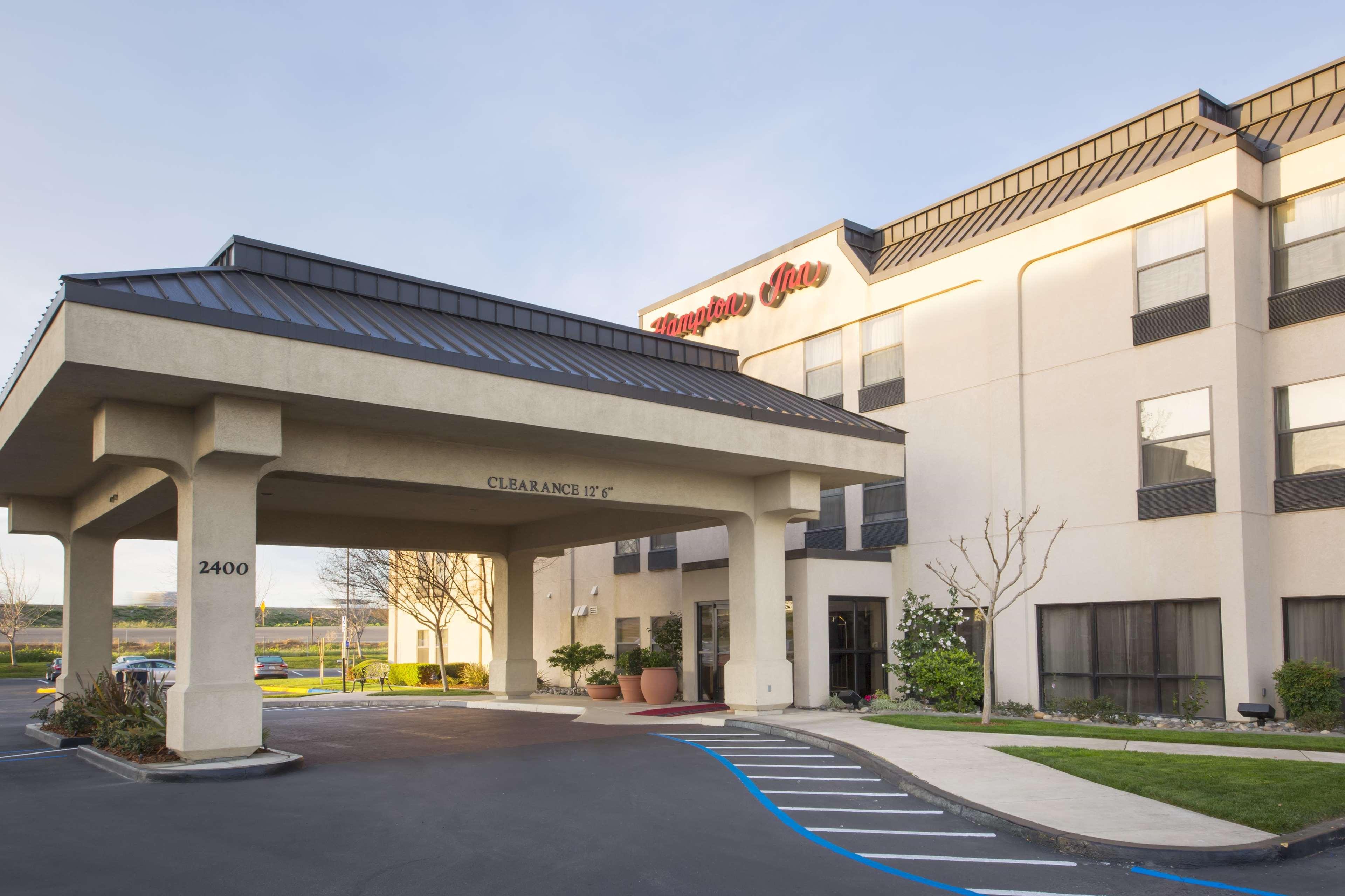 Hampton Inn Трейси Екстериор снимка