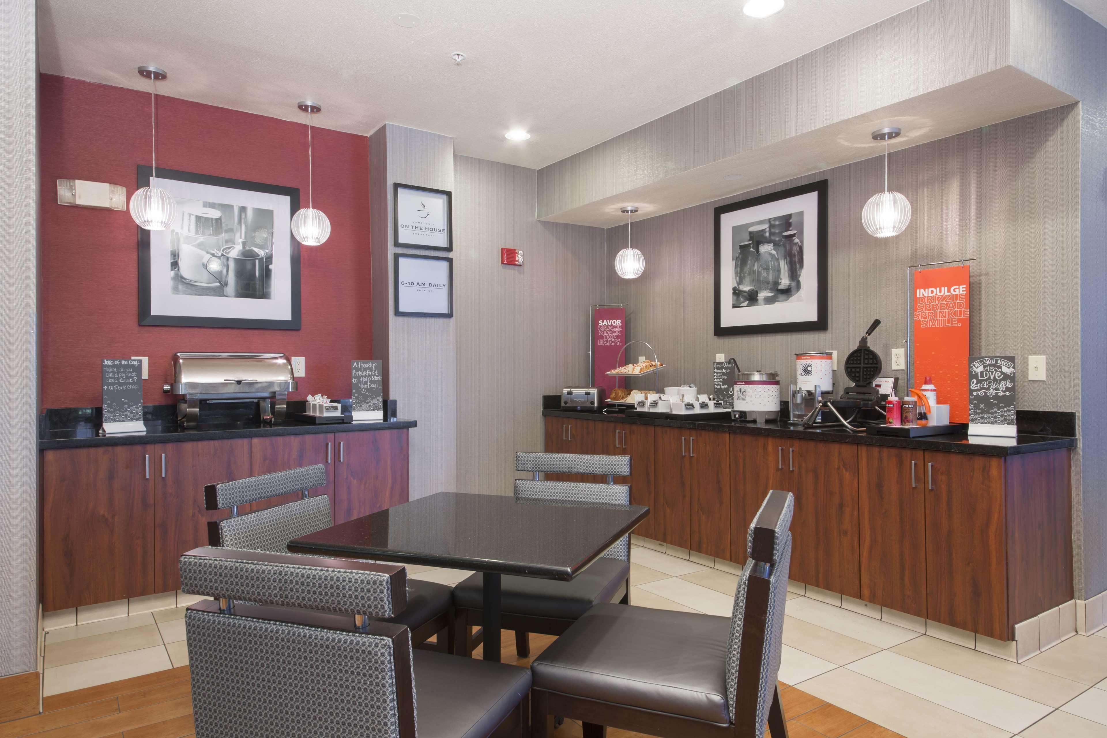 Hampton Inn Трейси Екстериор снимка