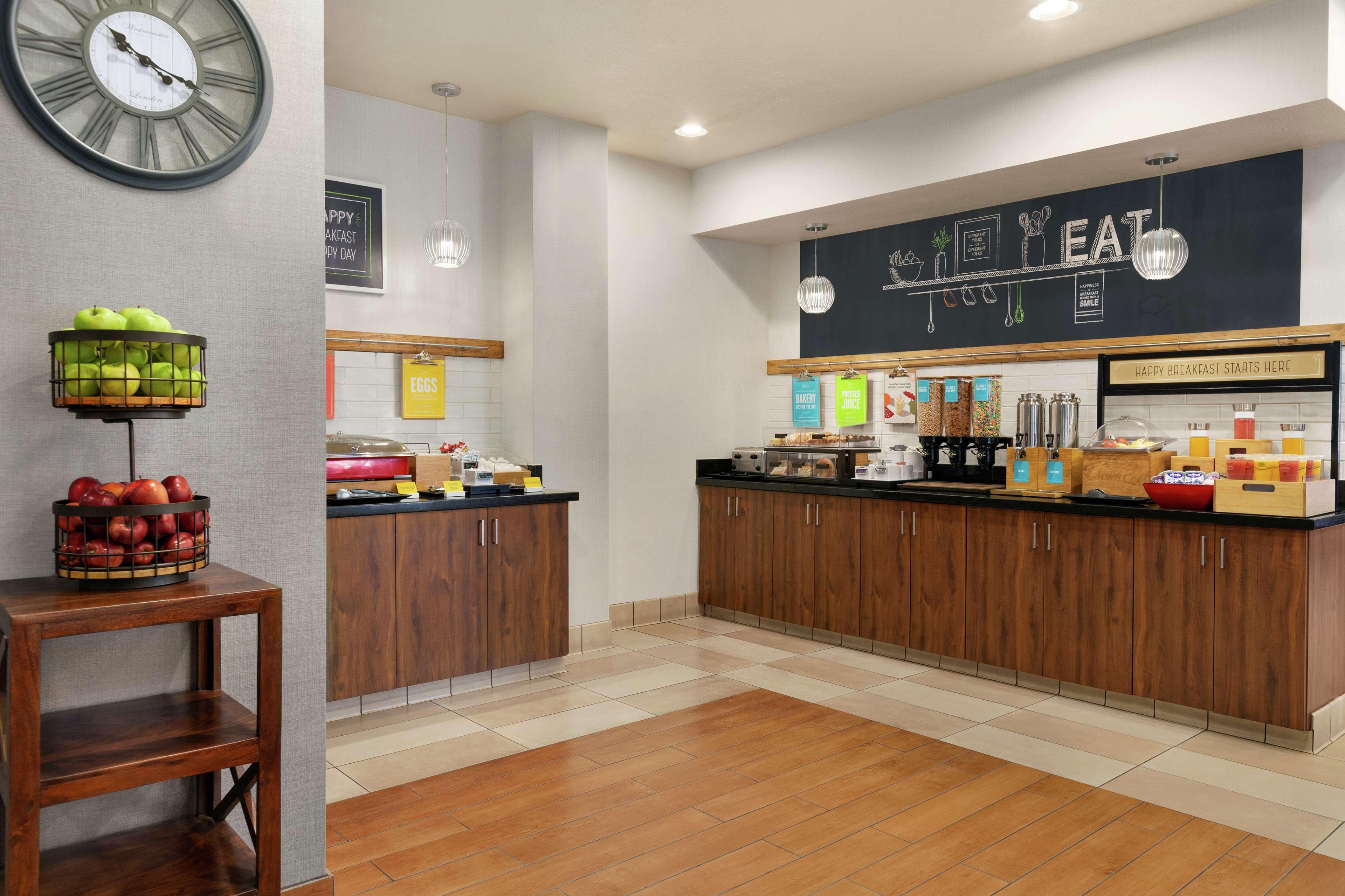 Hampton Inn Трейси Екстериор снимка