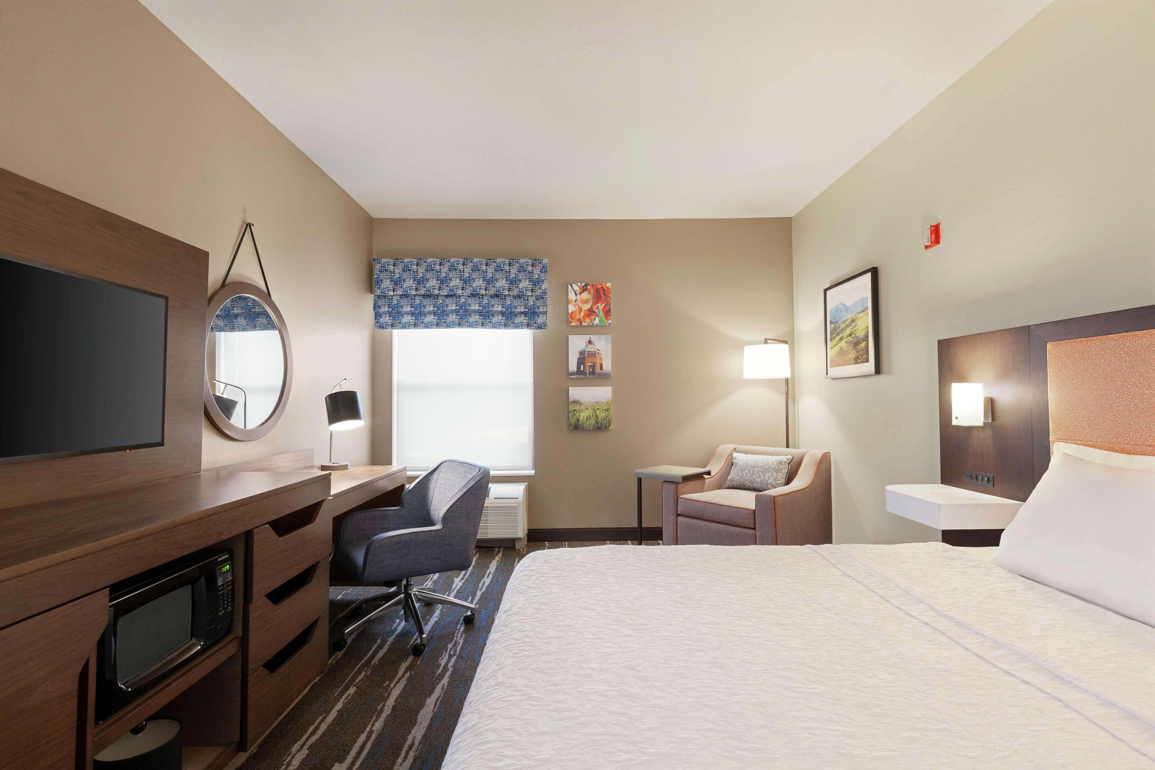 Hampton Inn Трейси Екстериор снимка