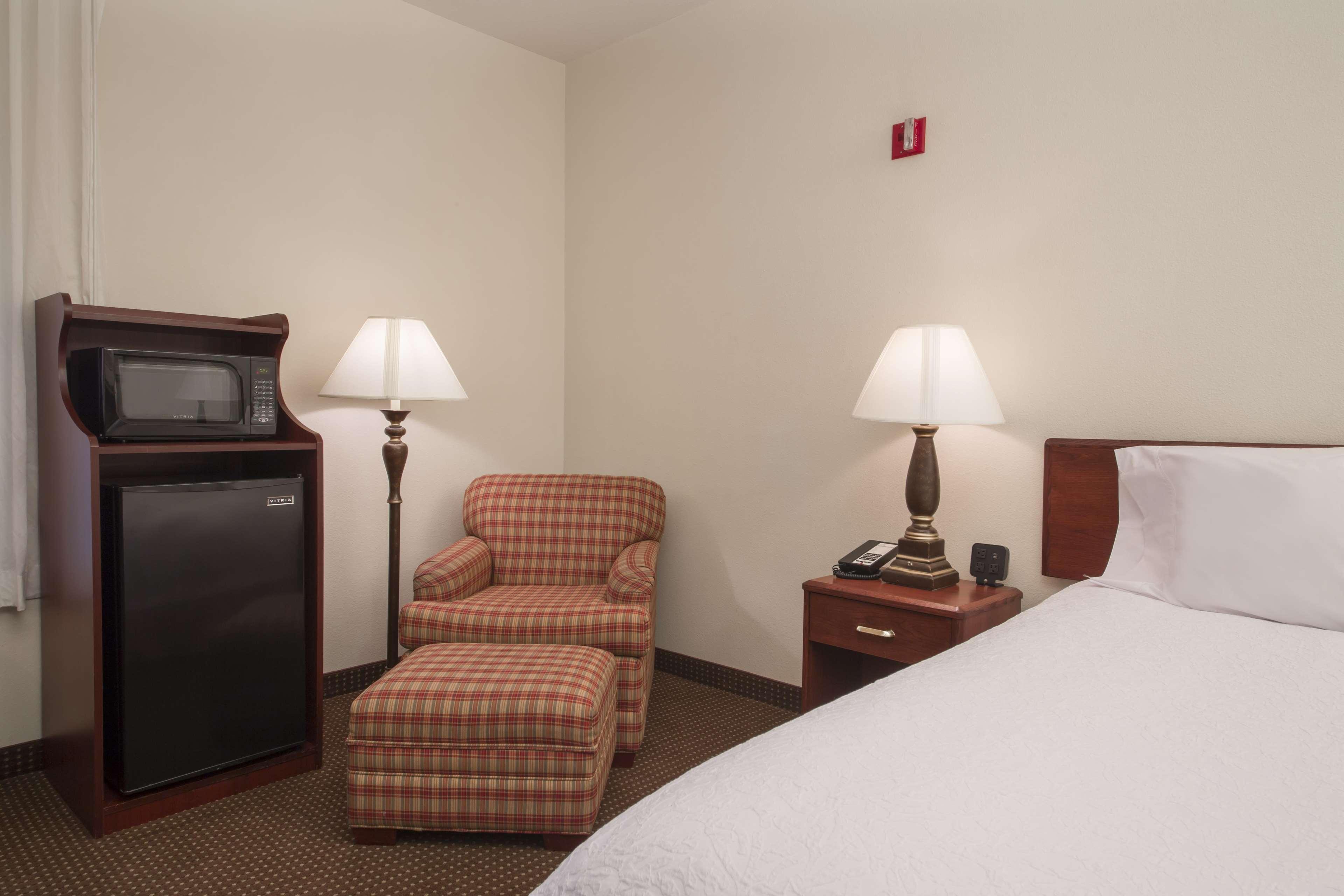 Hampton Inn Трейси Екстериор снимка