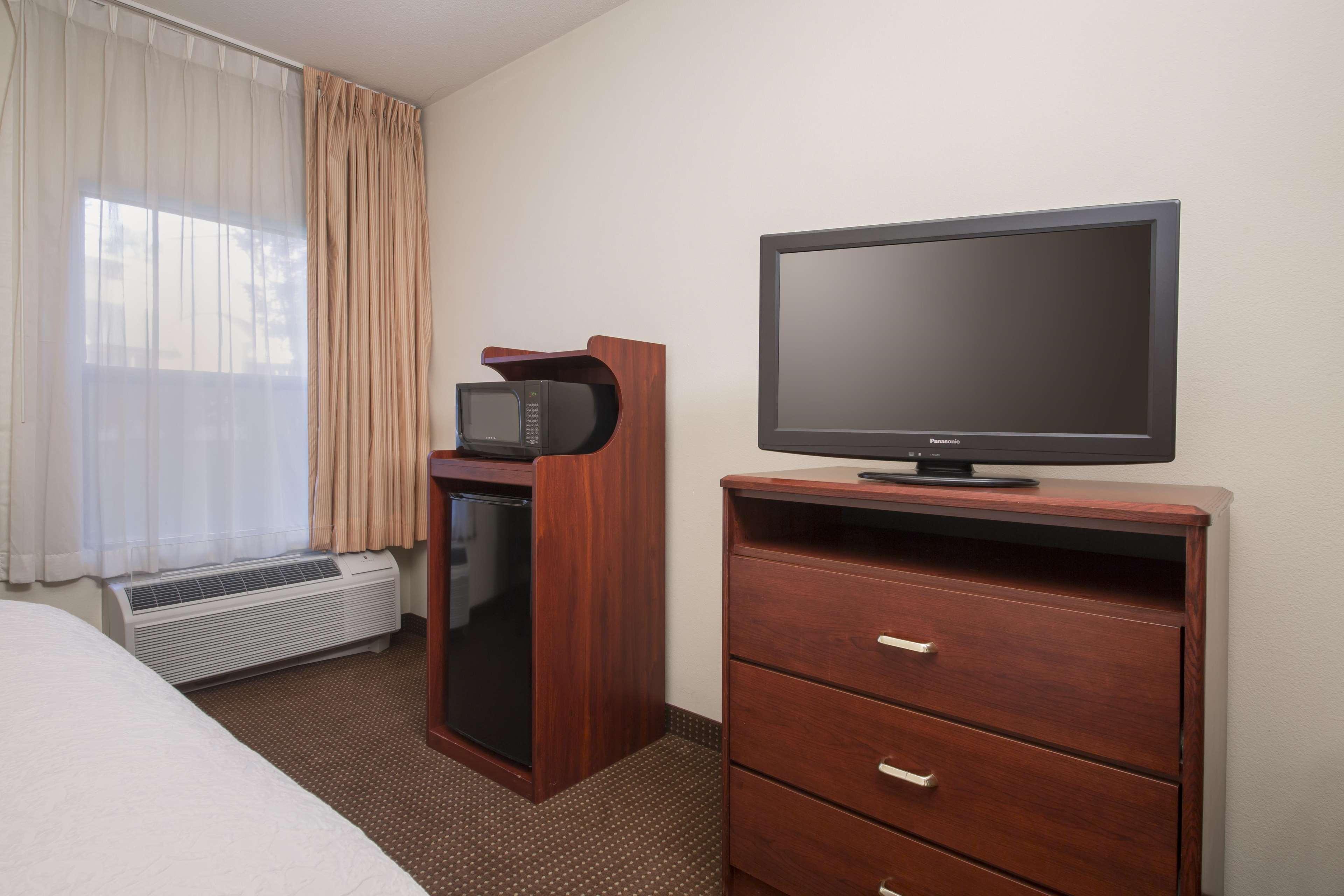 Hampton Inn Трейси Екстериор снимка