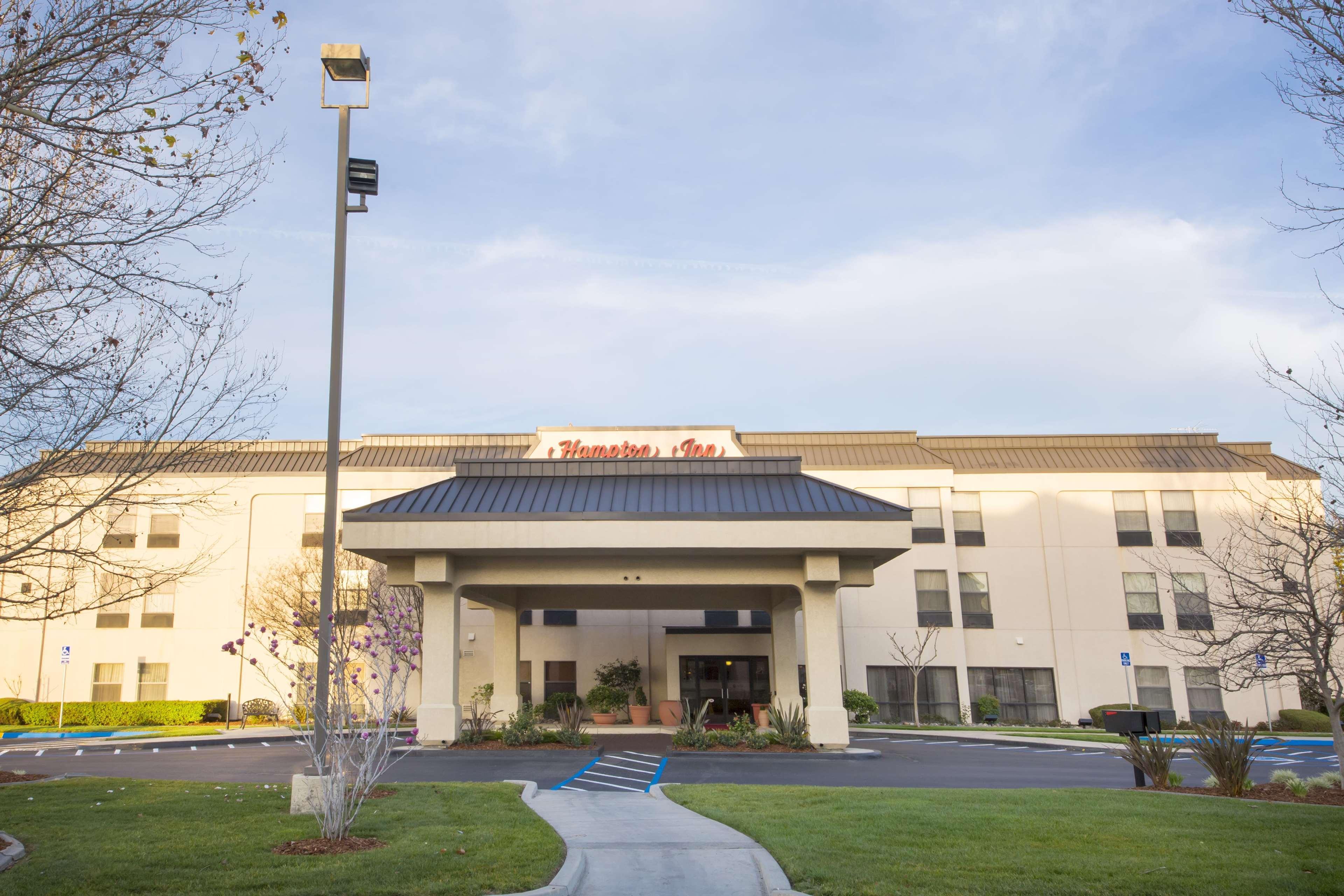 Hampton Inn Трейси Екстериор снимка