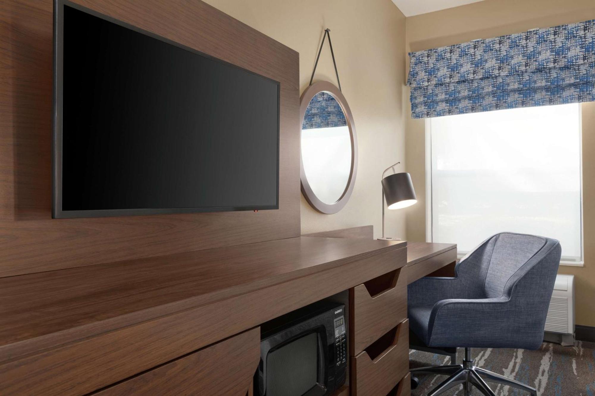 Hampton Inn Трейси Екстериор снимка
