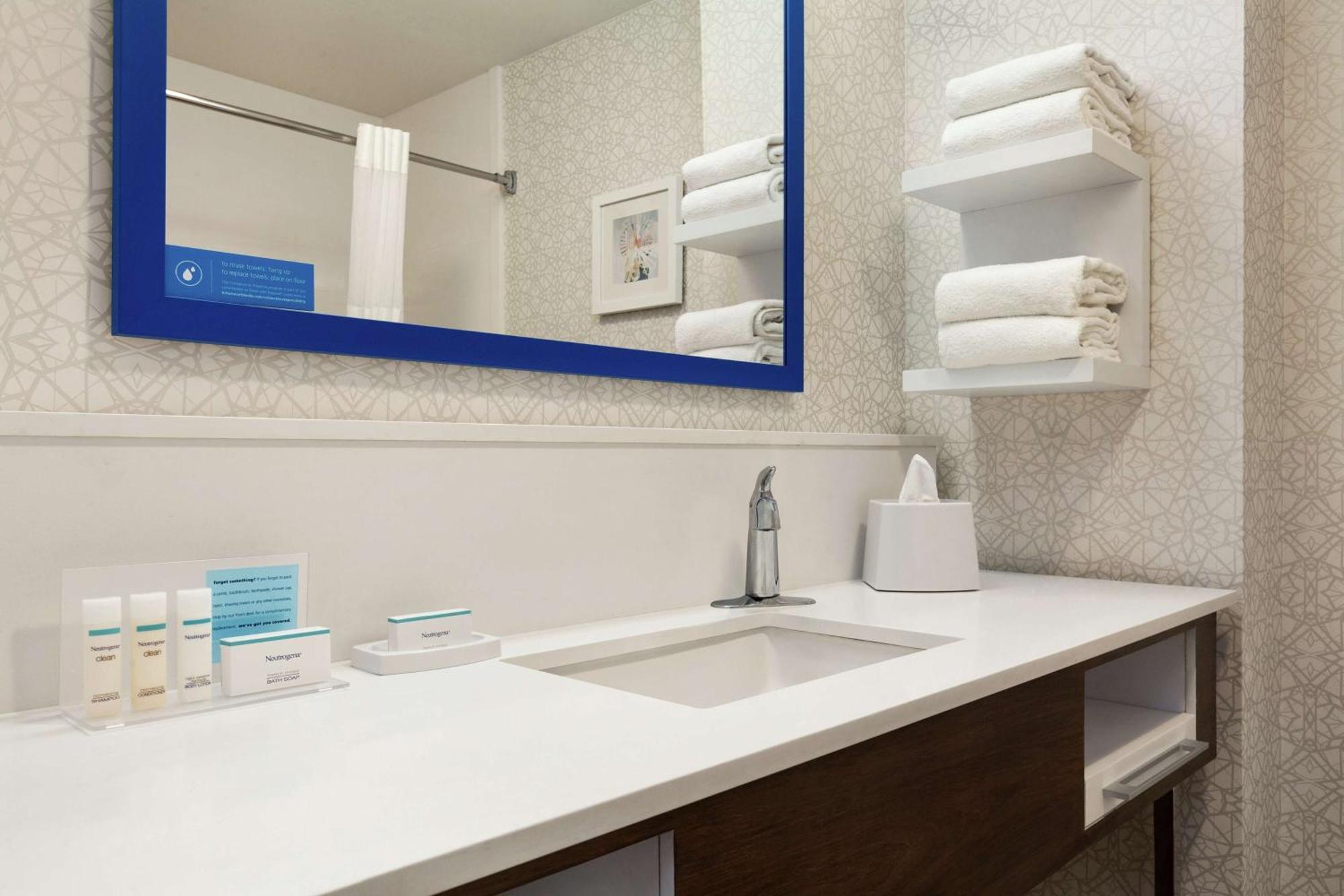 Hampton Inn Трейси Екстериор снимка