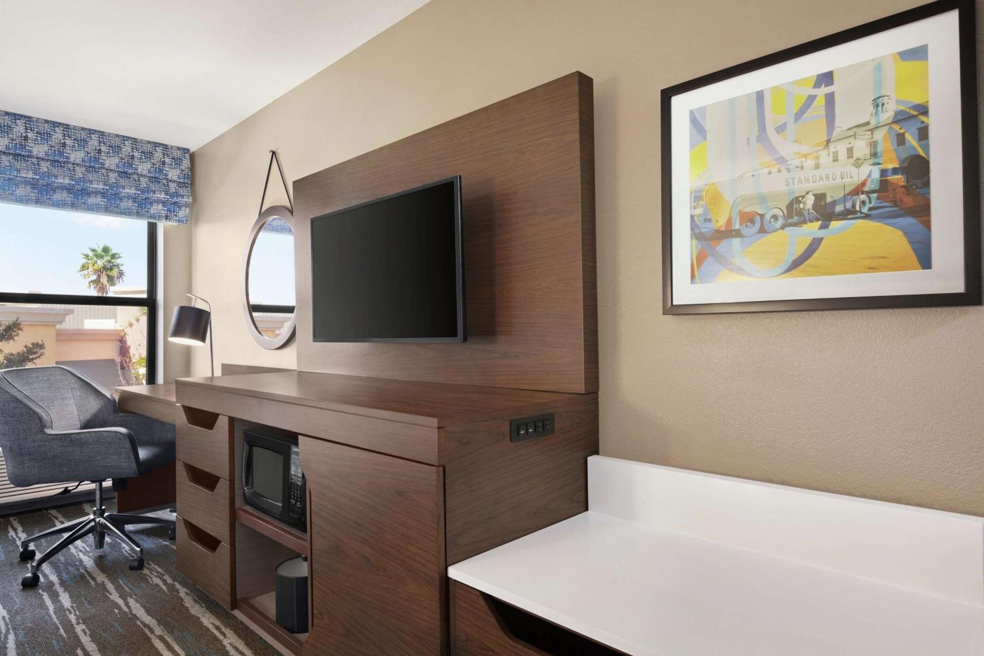 Hampton Inn Трейси Екстериор снимка