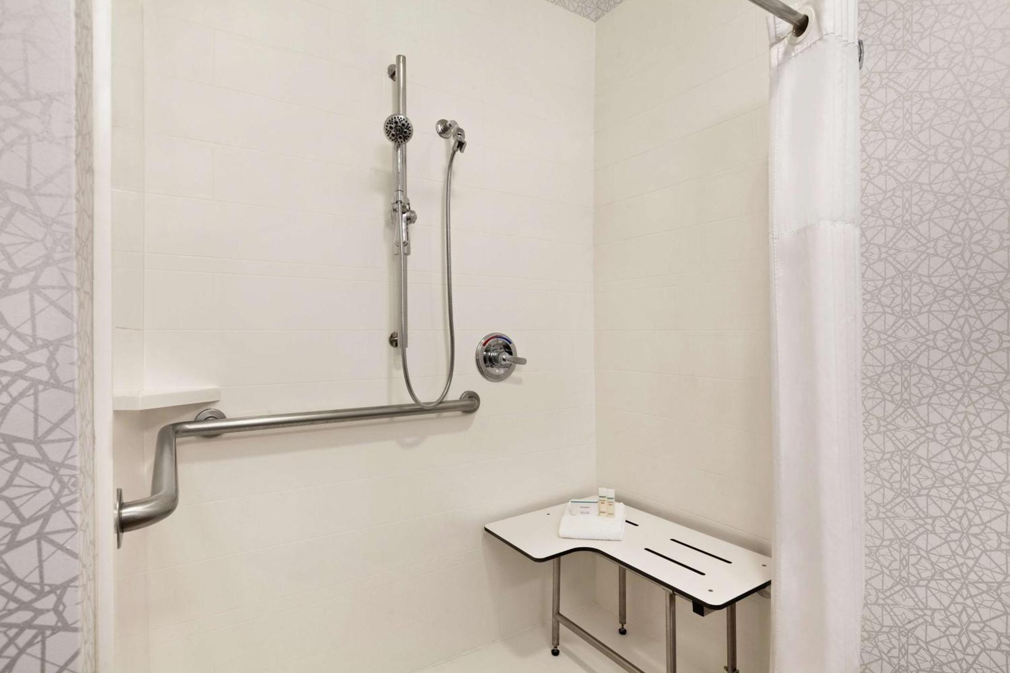 Hampton Inn Трейси Екстериор снимка