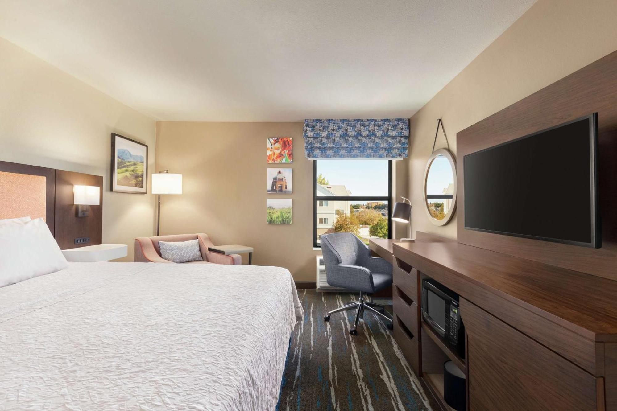 Hampton Inn Трейси Екстериор снимка