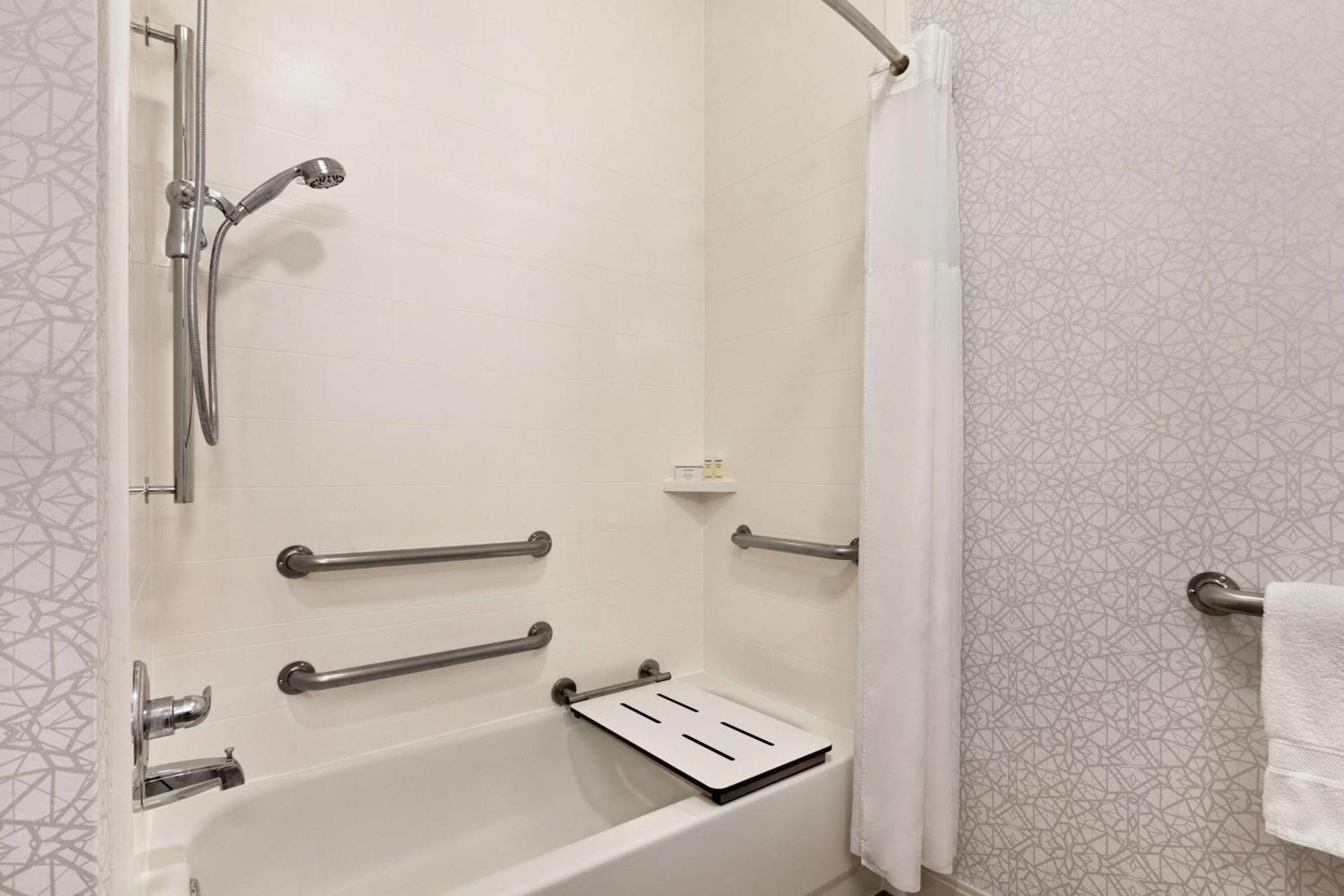 Hampton Inn Трейси Екстериор снимка