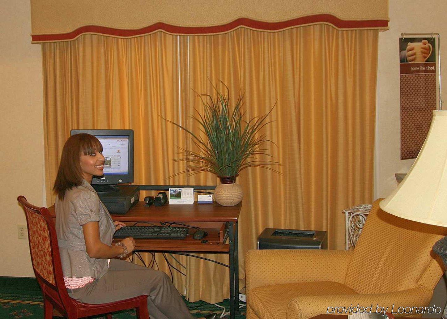 Hampton Inn Трейси Екстериор снимка