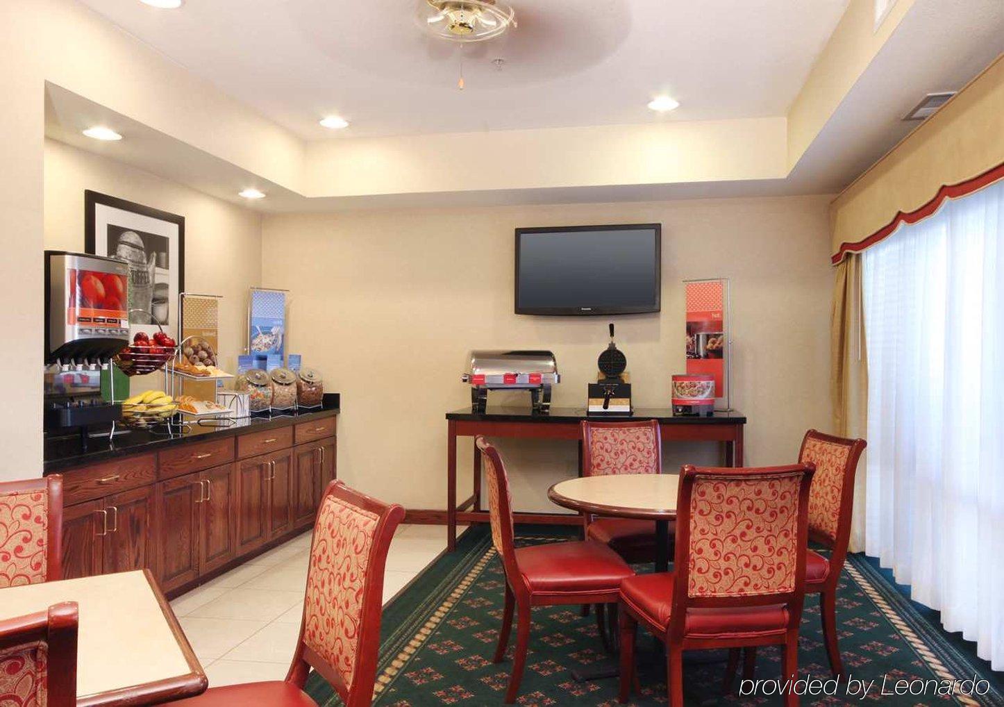 Hampton Inn Трейси Екстериор снимка