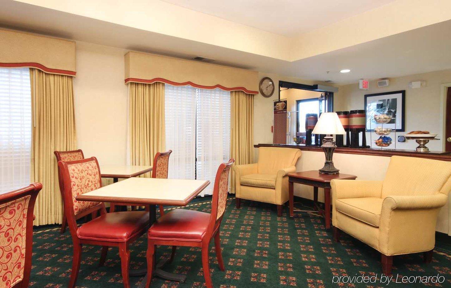 Hampton Inn Трейси Екстериор снимка