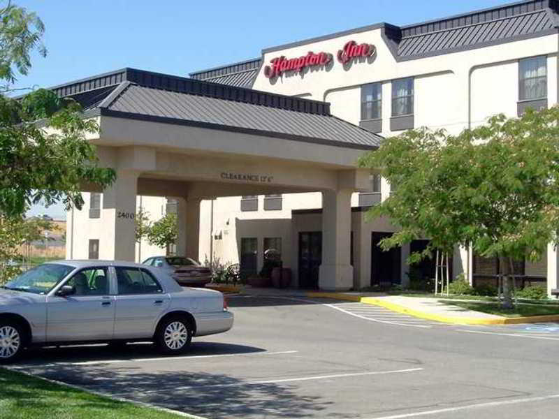 Hampton Inn Трейси Екстериор снимка